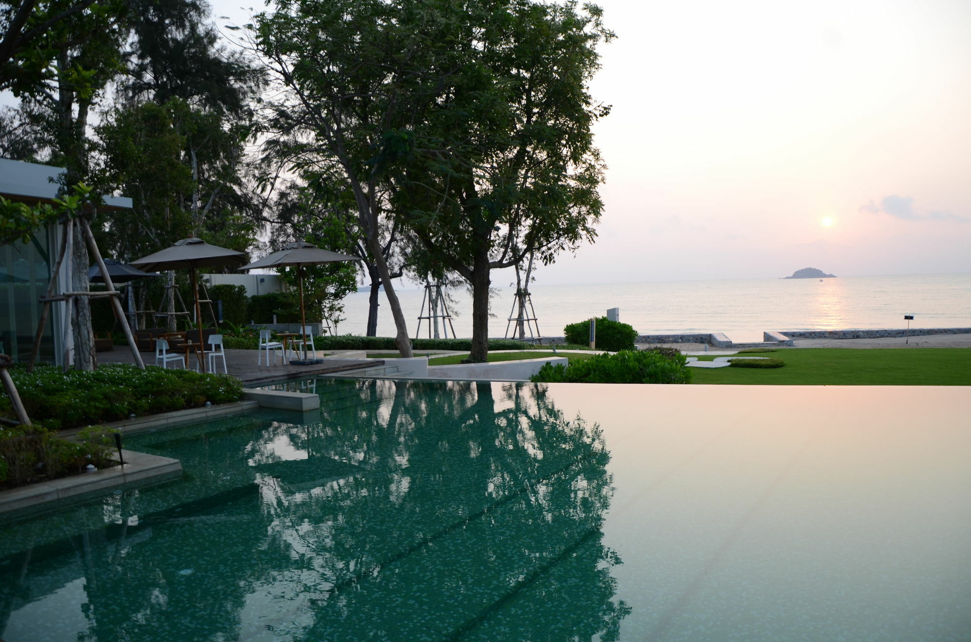 Huahin Luxury Beachfront Condo By Ml Exterior photo